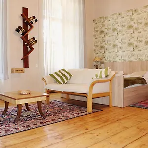 solo-room-apartment.alltbilisihotels.com/